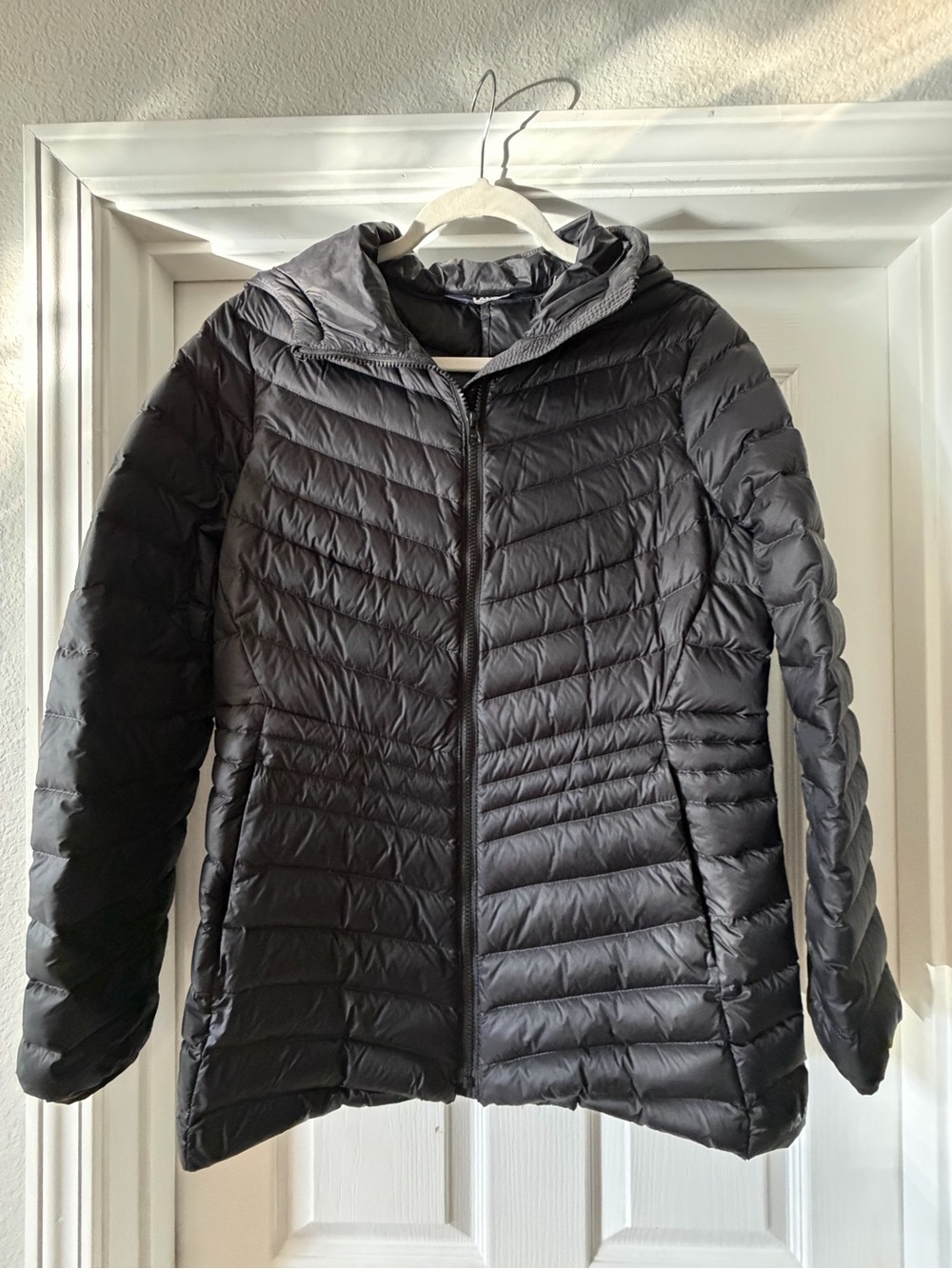Lands' End Black Hooded Packable Puffer Jacket - Women